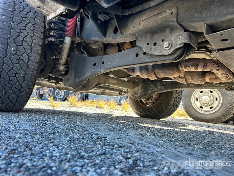 Ford F-250 XL 4x4 Crew Cab Pickup (Inoperable) Autre fourgon / utilitaire