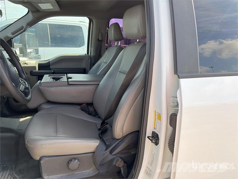 Ford F-250 XL 4x4 Crew Cab Utility Truck Madelkaubikud