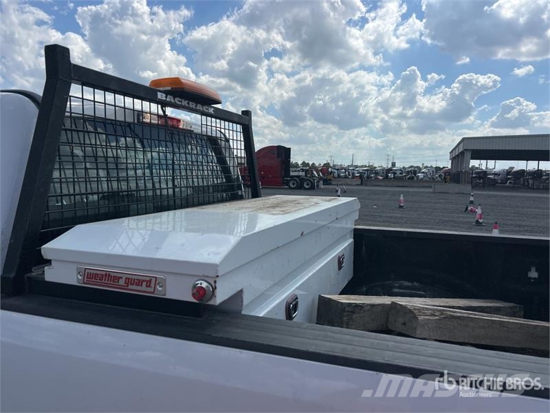 Ford F-250 XL 4x4 Crew Cab Pickup Ostalo