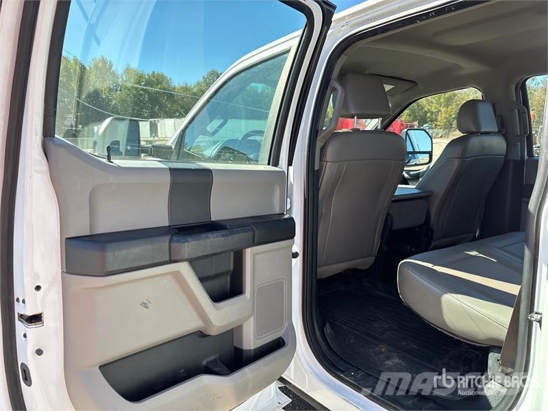 Ford F-250 XL 4x4 Crew Cab Pickup Otras furgonetas