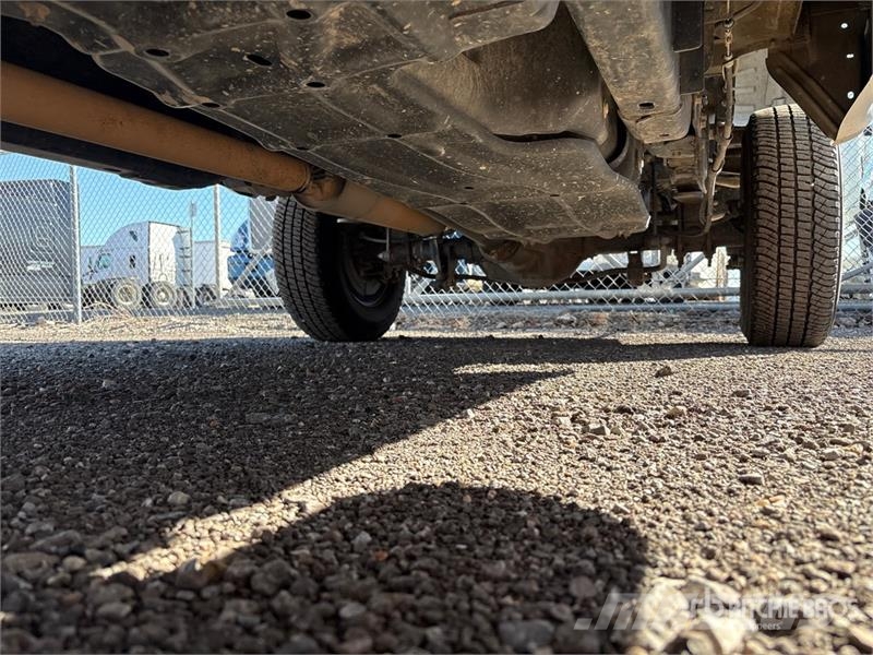 Ford F-250 XL 4x4 Crew Cab Pickup Ostalo