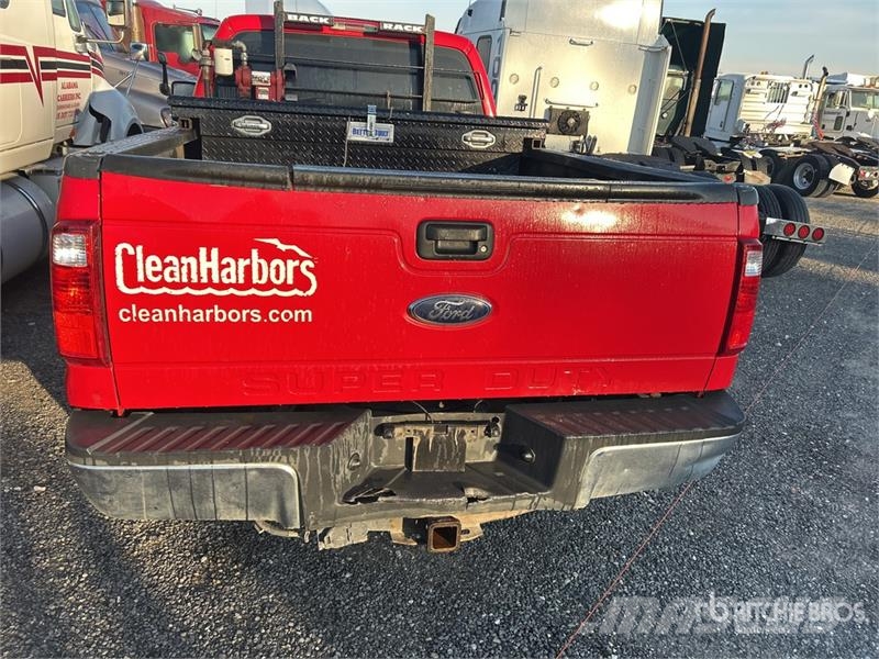 Ford F-250 XL 4x4 Crew Cab Pickup (Inoperable) Ostalo