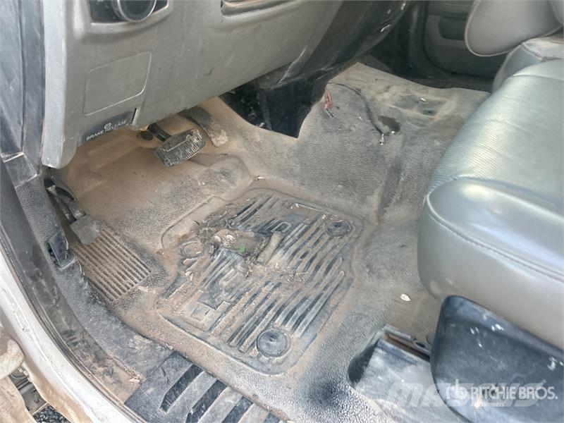Ford F-250 XL 4x4 Crew Cab Pickup Diger