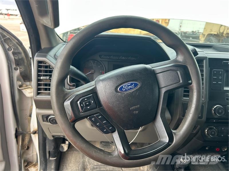 Ford F-250 XL 4x4 Crew Cab Pickup Muu