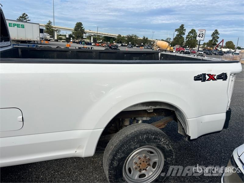 Ford F-250 XL 4x4 Crew Cab Pickup (Inoperable) Citi