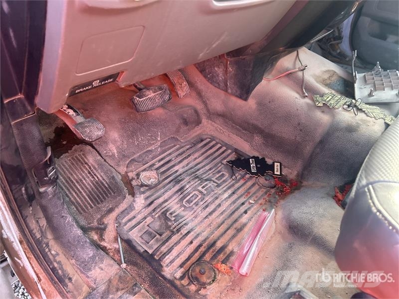 Ford F-250 XL 4x4 Crew Cab Pickup (Inoperable) Muu