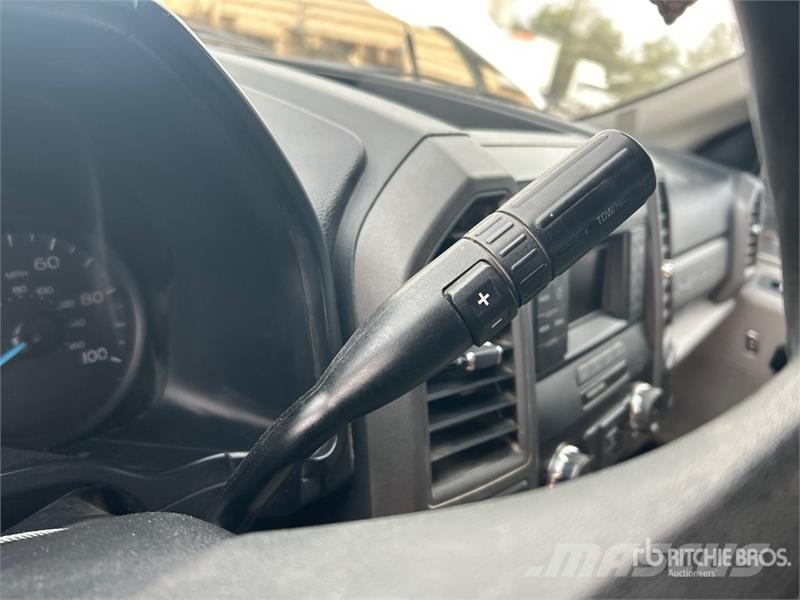 Ford F-250 XL 4x4 Crew Cab Pickup Muu