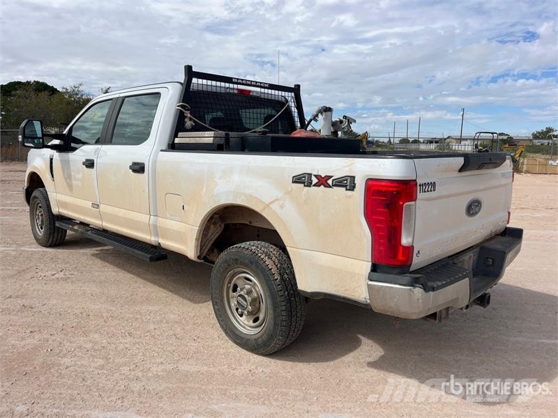 Ford F-250 XL 4x4 Crew Cab Pickup 其他