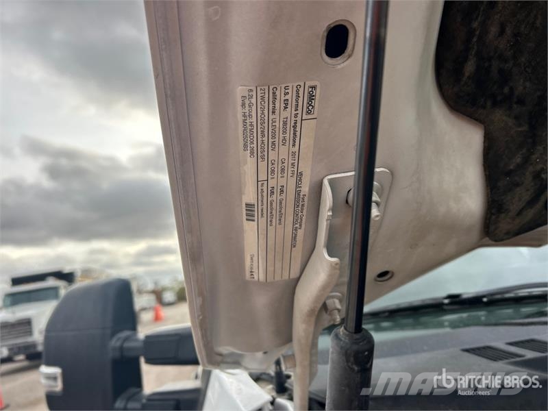 Ford F-250 XL 4x4 Crew Cab Pickup Muu