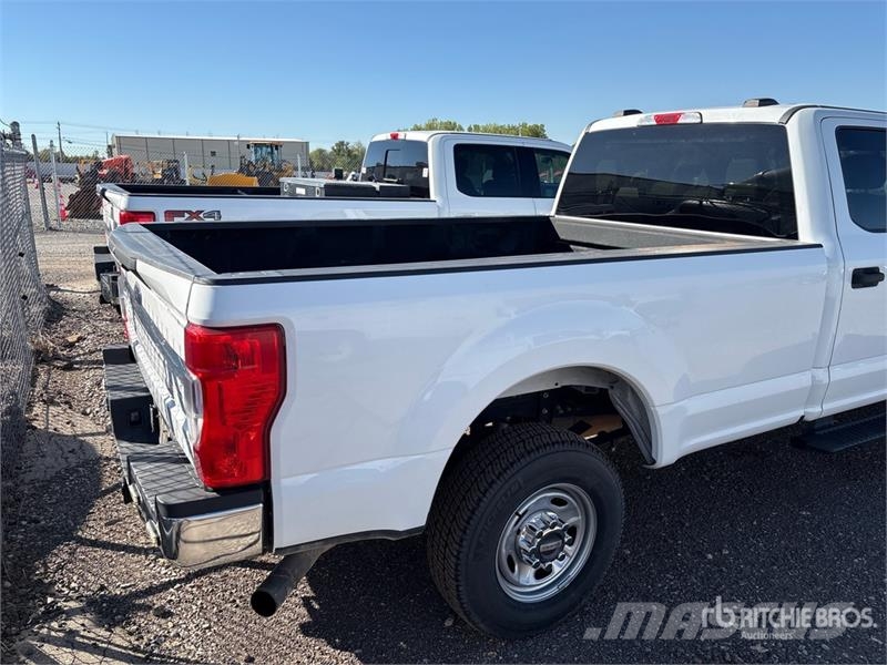 Ford F-250 XL 4x4 Crew Cab Pickup Ostalo