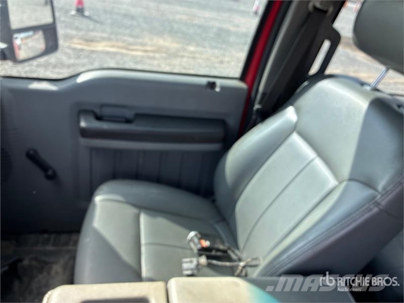 Ford F-250 XL 4x4 Crew Cab Pickup Ostalo