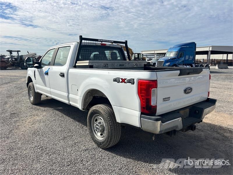 Ford F-250 XL 4x4 Crew Cab Pickup Citi