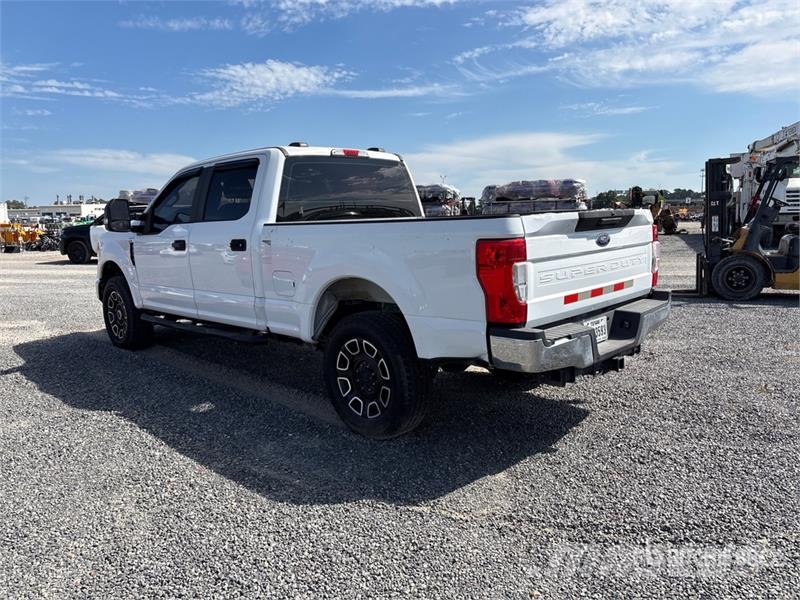 Ford F-250 XL 4x4 Crew Cab Pickup Ostalo