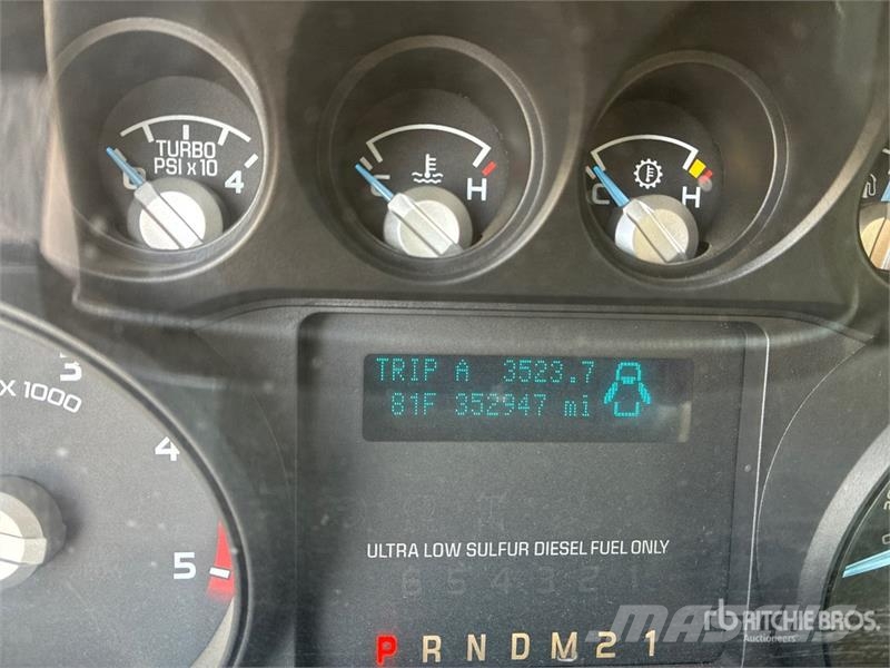 Ford F-250 XL 4x4 Crew Cab Pickup Ostalo