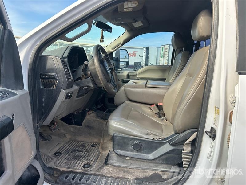 Ford F-250 XL 4x4 Crew Cab Pickup (Inoperable) その他