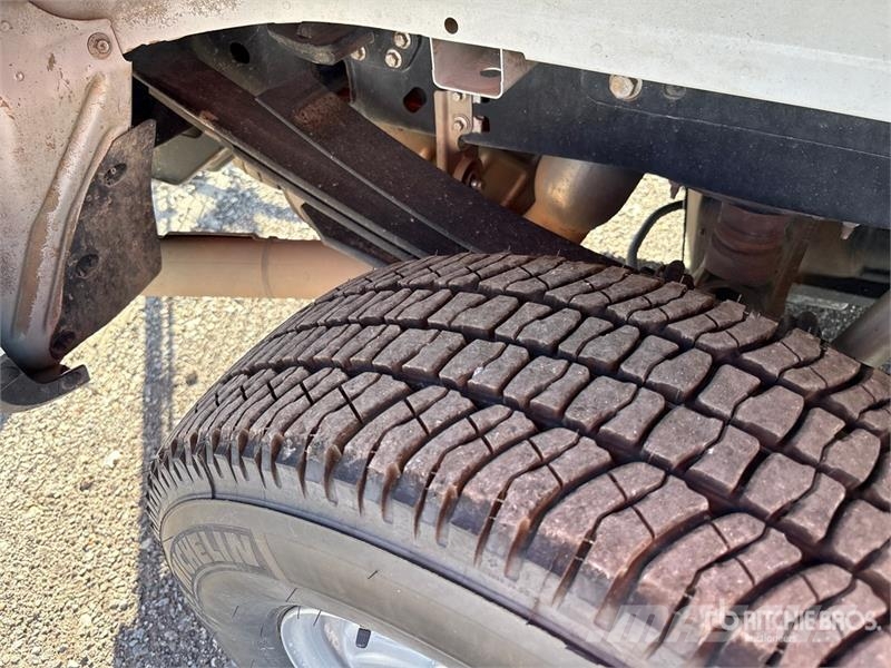Ford F-250 XL 4x4 Crew Cab Pickup Ostalo
