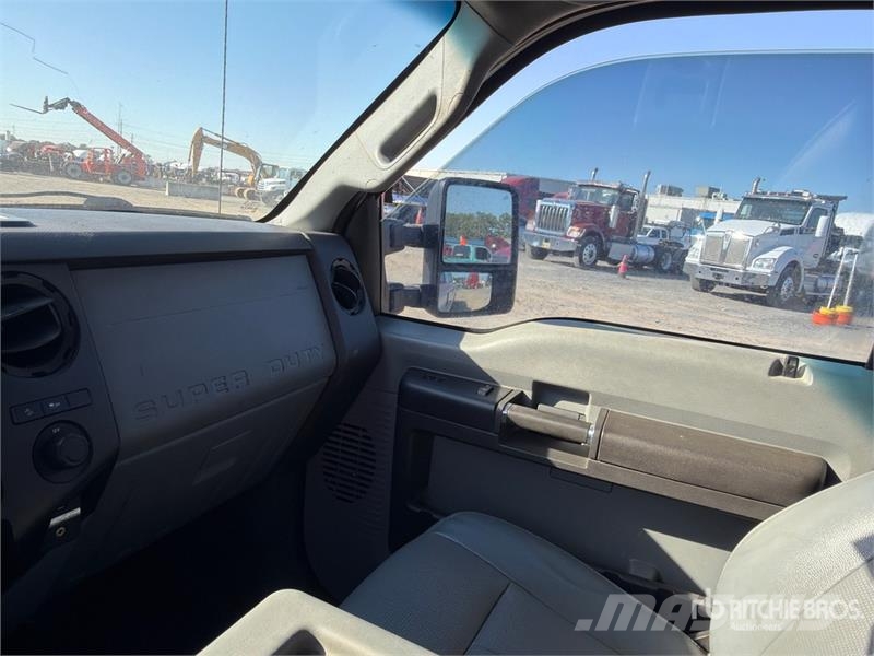 Ford F-250 XL 4x4 Crew Cab Pickup Ostalo