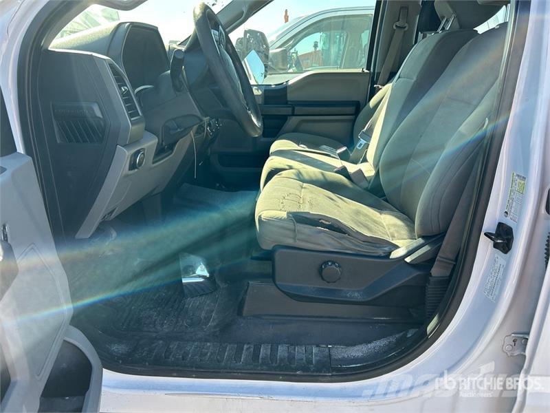 Ford F-250 XL 4x4 Crew Cab Pickup (Inoperable) Autre fourgon / utilitaire