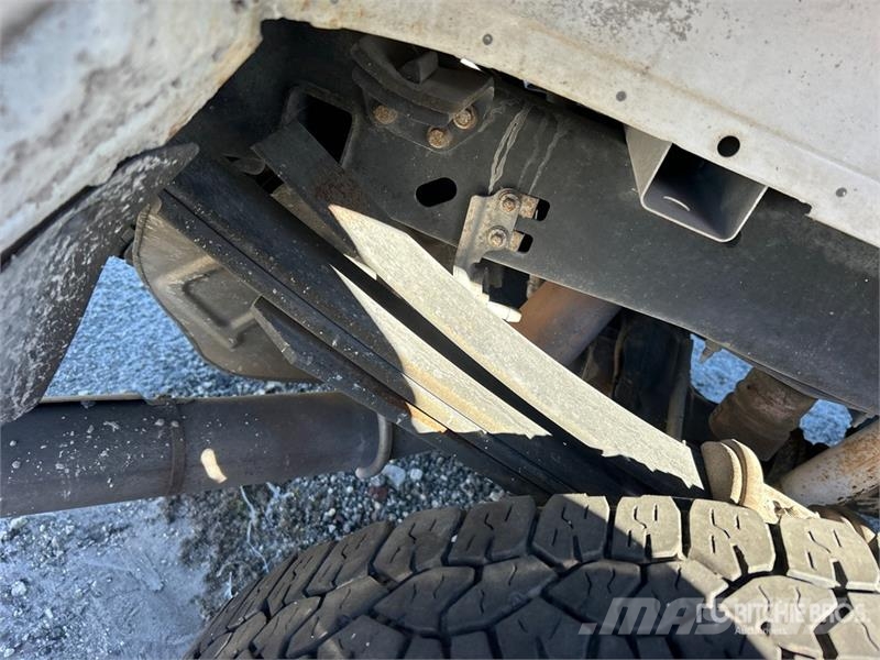Ford F-250 XL 4x4 Crew Cab Pickup (Inoperable) Autre fourgon / utilitaire