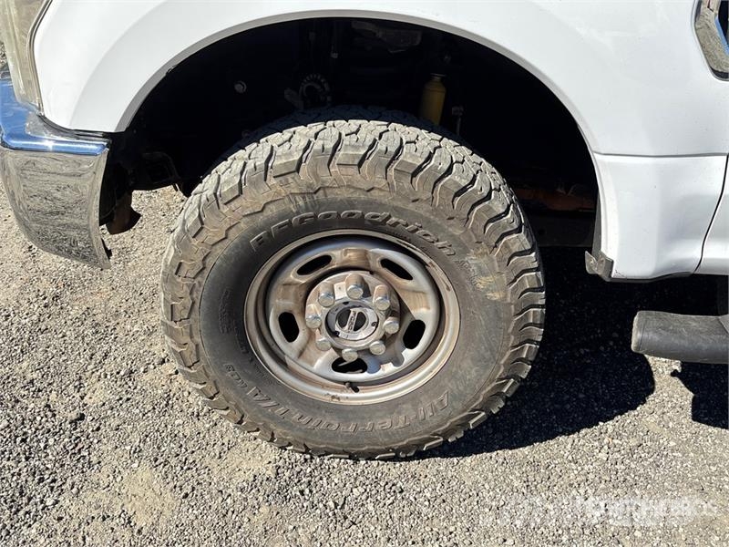 Ford F-250 XL 4x4 Crew Cab Pickup Otras furgonetas