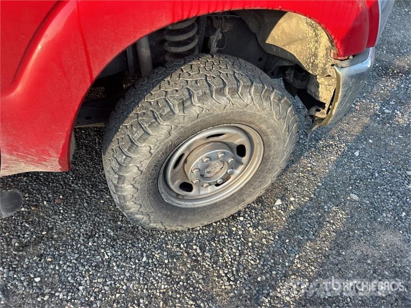 Ford F-250 XL 4x4 Crew Cab Pickup (Inoperable) Ostalo