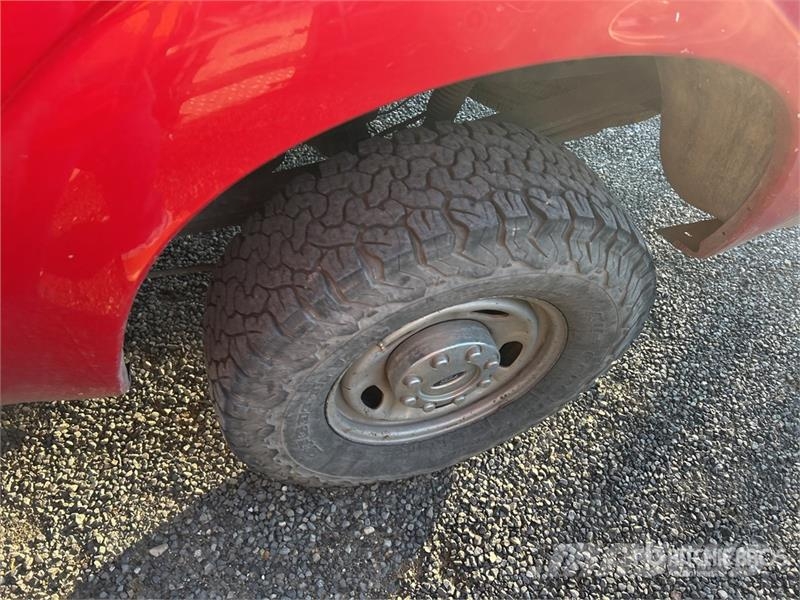 Ford F-250 XL 4x4 Crew Cab Pickup (Inoperable) Ostalo