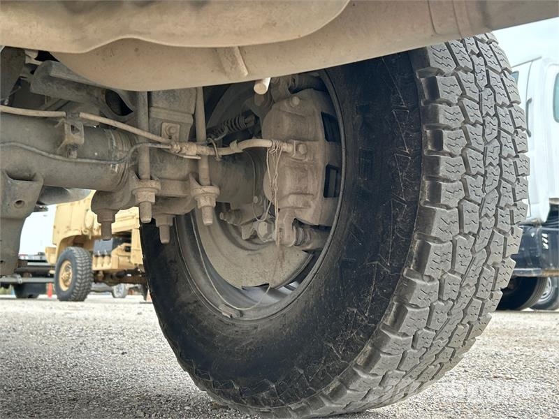 Ford F-250 XL 4x4 Crew Cab Pickup Muu