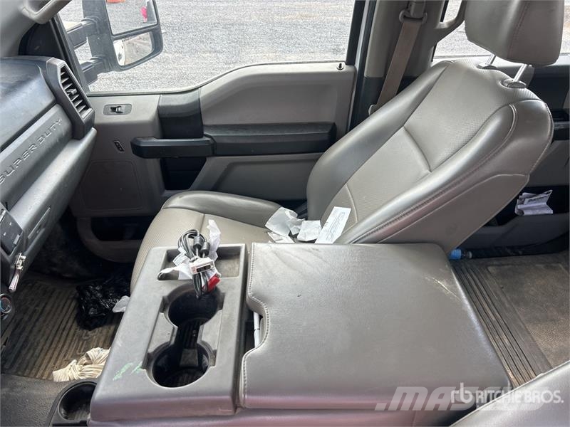 Ford F-250 XL 4x4 Crew Cab Pickup Ostalo