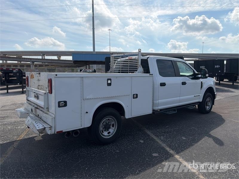 Ford F-250 XL 4x4 Crew Cab Utility Truck Madelkaubikud