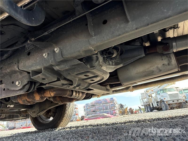 Ford F-250 XL 4x4 Crew Cab Pickup Ostalo