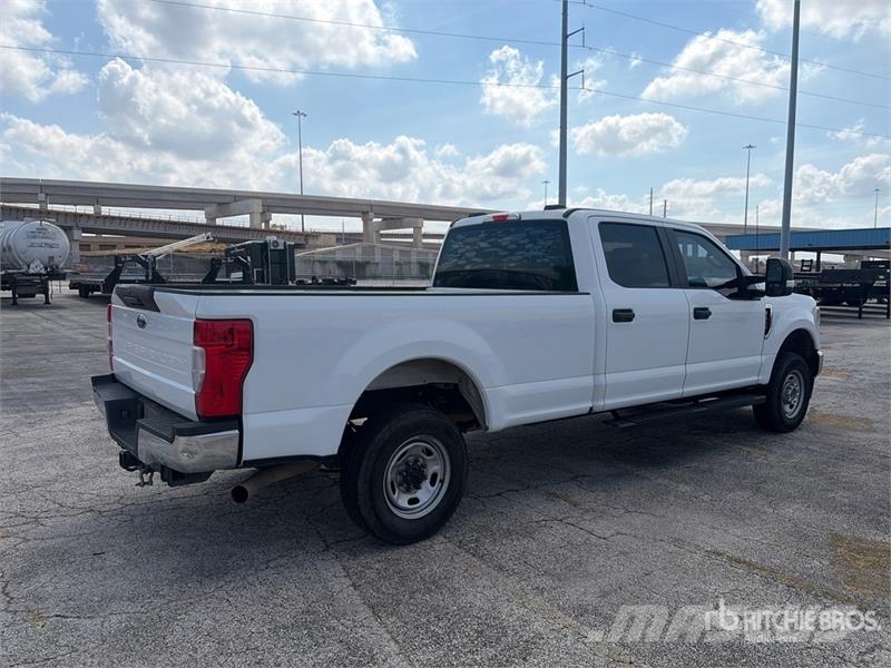 Ford F-250 XL 4x4 Crew Cab Pickup 其他