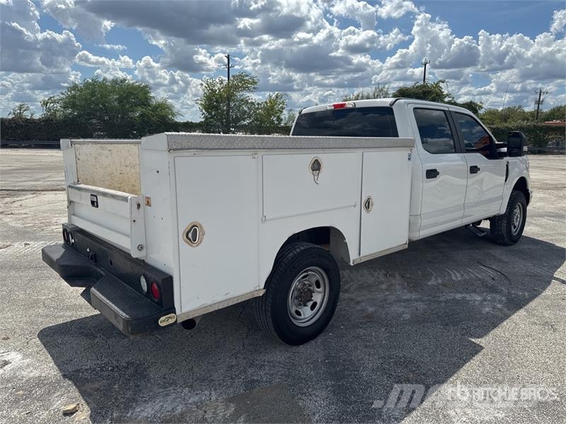 Ford F-250 XL 4x4 Crew Cab Service Truck Pilsētas atkritumvedēji