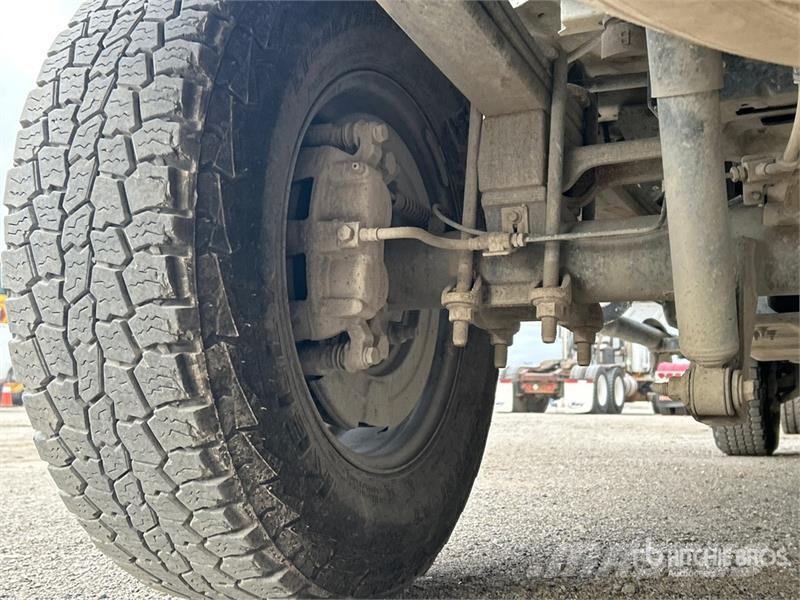 Ford F-250 XL 4x4 Crew Cab Pickup Muu