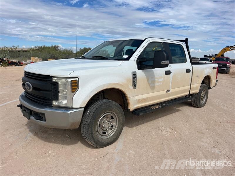 Ford F-250 XL 4x4 Crew Cab Pickup 其他