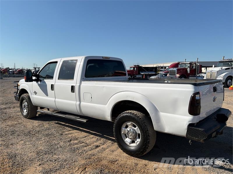 Ford F-250 XL 4x4 Crew Cab Pickup Ostalo