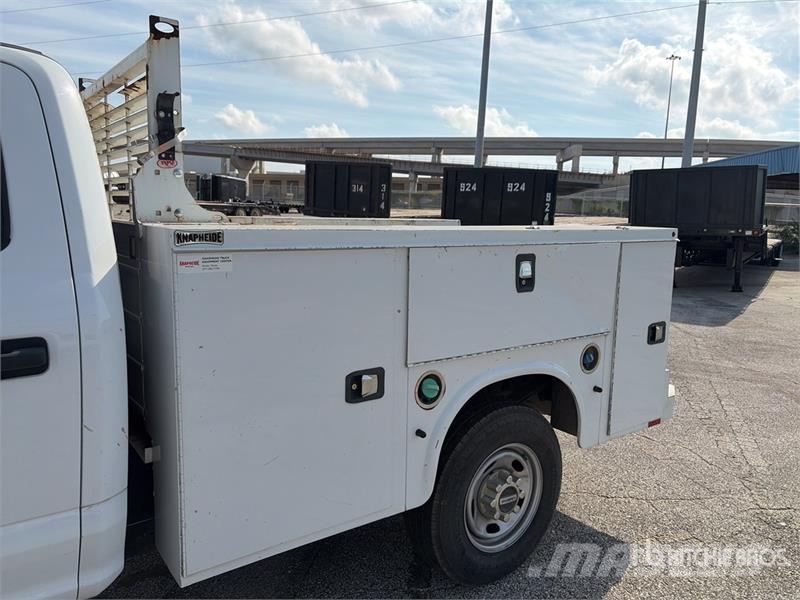 Ford F-250 XL 4x4 Crew Cab Utility Truck Madelkaubikud