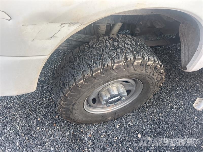 Ford F-250 XL 4x4 Crew Cab Pickup Furgoni altro