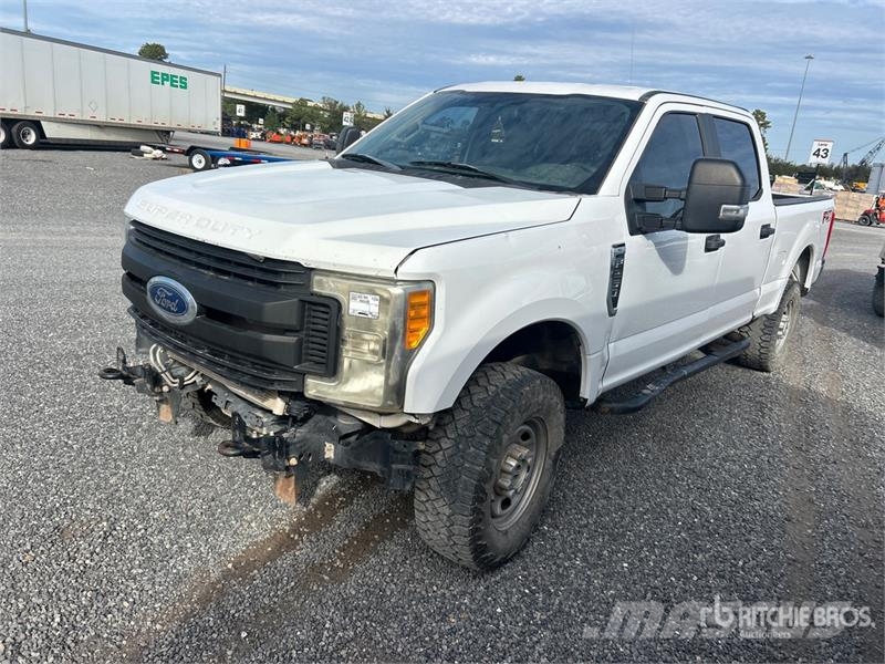 Ford F-250 XL 4x4 Crew Cab Pickup (Inoperable) その他