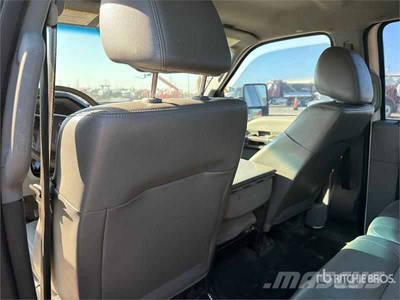 Ford F-250 XL 4x4 Crew Cab Pickup Ostalo