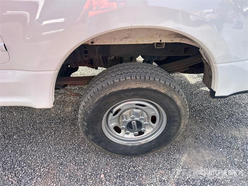 Ford F-250 XL 4x4 Crew Cab Pickup Citi