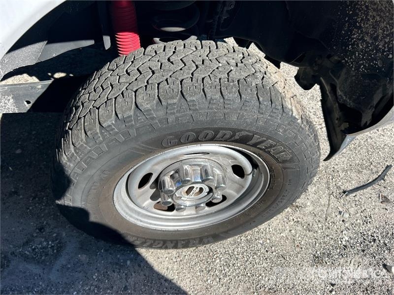 Ford F-250 XL 4x4 Crew Cab Pickup (Inoperable) Autre fourgon / utilitaire