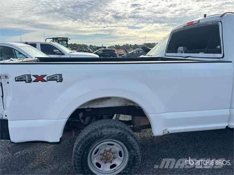 Ford F-250 XL 4x4 Crew Cab Pickup (Inoperable) Citi