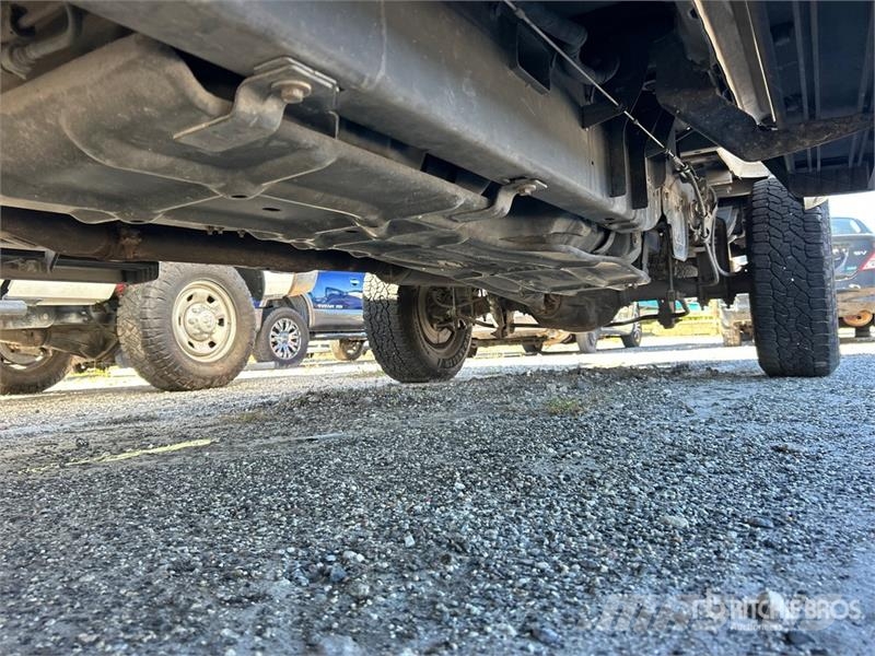 Ford F-250 XL 4x4 Crew Cab Pickup (Inoperable) Autre fourgon / utilitaire