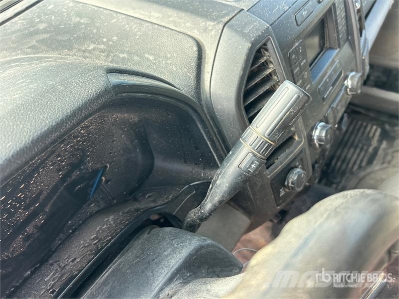 Ford F-250 XL 4x4 Crew Cab Pickup (Inoperable) その他