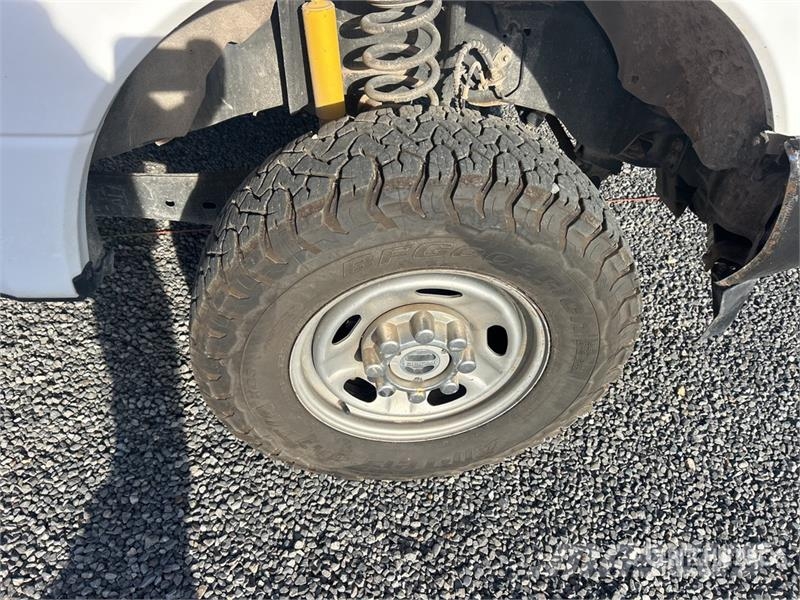 Ford F-250 XL 4x4 Crew Cab Pickup (Inoperable) Muu