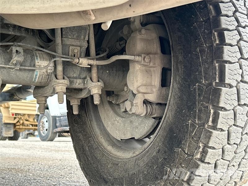 Ford F-250 XL 4x4 Crew Cab Pickup Muu