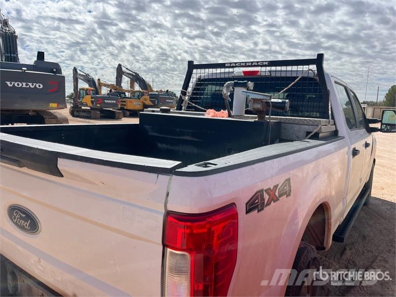 Ford F-250 XL 4x4 Crew Cab Pickup 其他