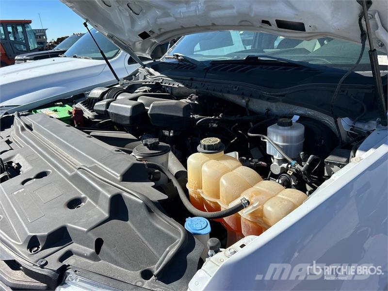 Ford F-250 XL 4x4 Crew Cab Pickup (Inoperable) Autre fourgon / utilitaire