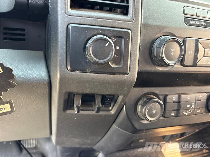 Ford F-250 XL 4x4 Crew Cab Pickup Ostalo