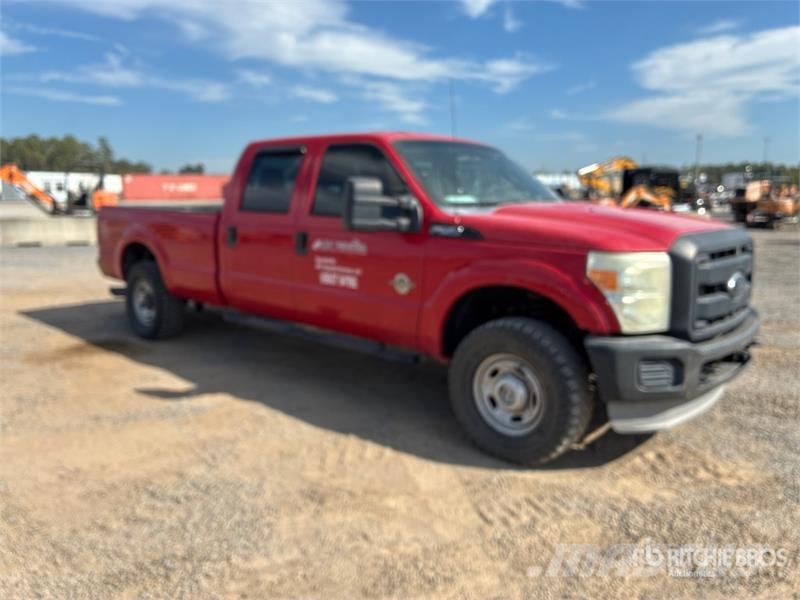 Ford F-250 XL 4x4 Crew Cab Pickup Ostalo